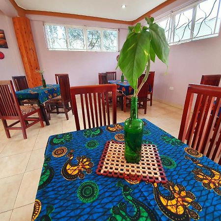 Annas Bed And Breakfast 엔테베 외부 사진