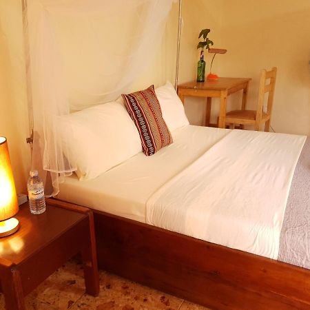 Annas Bed And Breakfast 엔테베 외부 사진